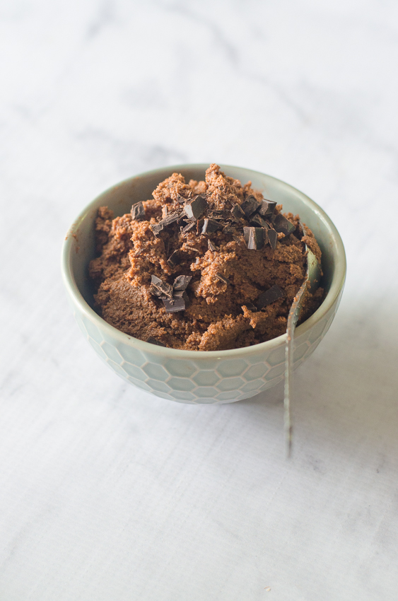 Looking for a super-quick snack or dessert that doesn't require any cooking? Are you a huge lover of deep, rich dark chocolate? Then you've come to the right place! This edible brownie batter is great with a spoon, or as a dip for some strawberries! Low-carb, ketogenic, paleo, sugar-free, gluten-free, grain-free, dairy-free. 