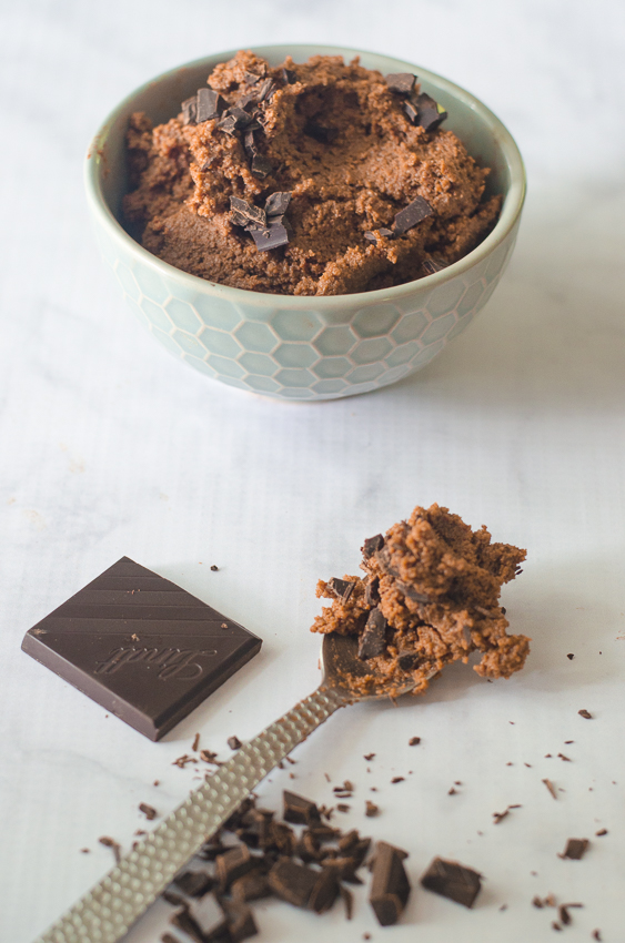 Looking for a super-quick snack or dessert that doesn't require any cooking? Are you a huge lover of deep, rich dark chocolate? Then you've come to the right place! This edible brownie batter is great with a spoon, or as a dip for some strawberries! Low-carb, ketogenic, paleo, sugar-free, gluten-free, grain-free, dairy-free. 