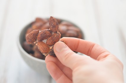 These low-carb cinnamon sugar almonds are incredibly easy and delicious. Ketogenic, sugar-free, dairy-free, gluten-free, grain-free.