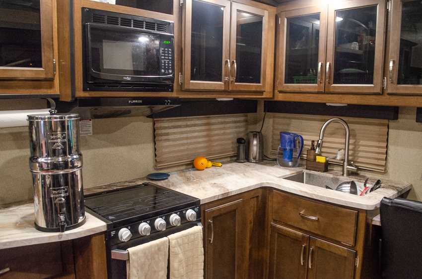 I live full-time in an RV and follow a minimalist, non-toxic, Paleo-style life. Here are my kitchen essentials, as well as some tips and tricks on maintaining a healthy and low-waste kitchen!