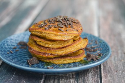 These super fluffy and flavorful pumpkin pancakes are incredibly delicious and healthy! The perfect autumn breakfast for a cozy weekend. Gluten-free, grain-free, vegetarian, Paleo, low-carb, ketogenic, sugar-free, dairy-free. 