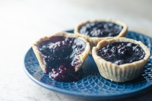 Have extra blueberries and blackberries from the garden? These blueberry and blackberry mini pies will use them up in a jiffy! Low-carb, Paleo, vegan.