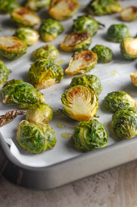 Are you in the camp of Brussels sprouts lover? You will definitely love these crispy Brussels sprouts! Keto, vegan, low-carb, Whole30.