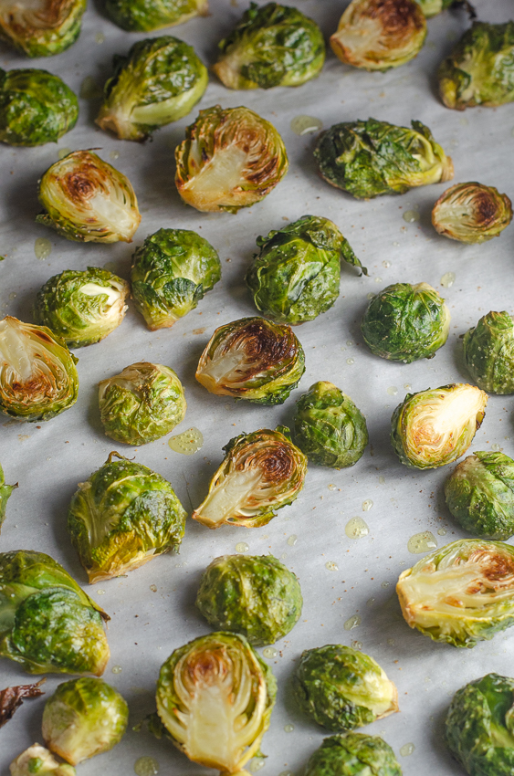 Are you in the camp of Brussels sprouts lover? You will definitely love these crispy Brussels sprouts! Keto, vegan, low-carb, Whole30.