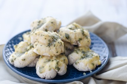 These paleo garlic knots are so delicious and full of fresh garlic flavor! They are also vegan, gluten-free, grain-free and dairy-free.