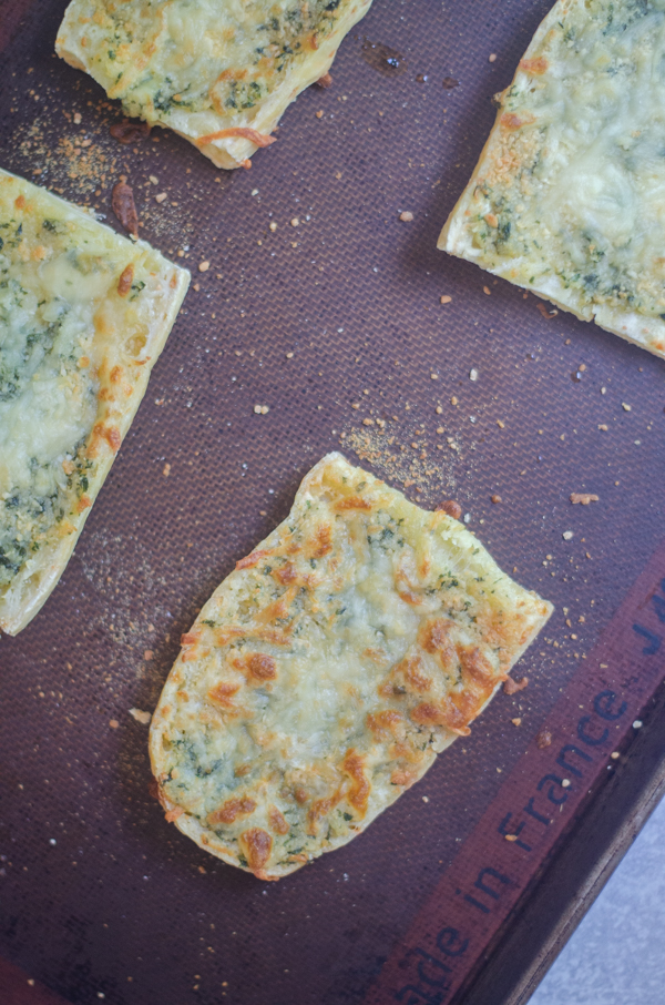 This grain-free cheesy garlic bread is so delicious that everyone will ask for seconds! Crunchy, cheesy and filled with ooey-gooey roasted garlic. 