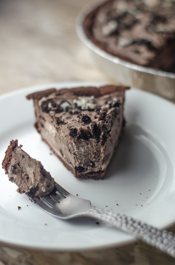 Looking for a special holiday dessert, but want to stick to your diet? This healthy oreo cream pie is gluten-free and vegan!