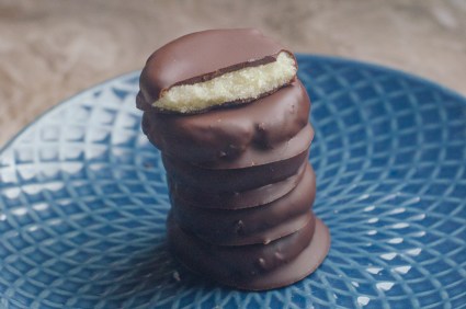 These healthy homemade peppermint patties are a deliciously sweet and guilt-free treat! They are keto, paleo, low-carb and sugar-free.