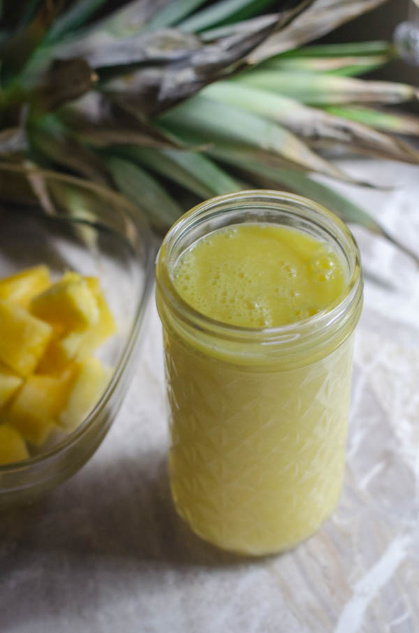 In the mood for a tropical treat? This piña colada mocktail is a super tasty non-alcoholic drink. Paleo, vegan, refined sugar-free.