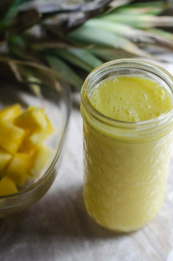 In the mood for a tropical treat? This piña colada mocktail is a super tasty non-alcoholic drink. Paleo, vegan, refined sugar-free.