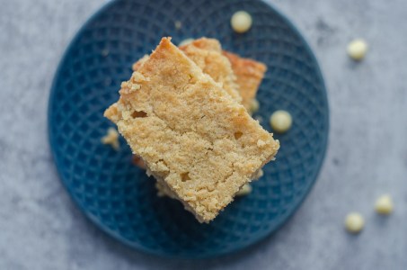 A simple and tasty treat, these keto butter blondies are sweet, buttery and full of vanilla flavor! Low-carb, gluten-free, grain-free, paleo option.