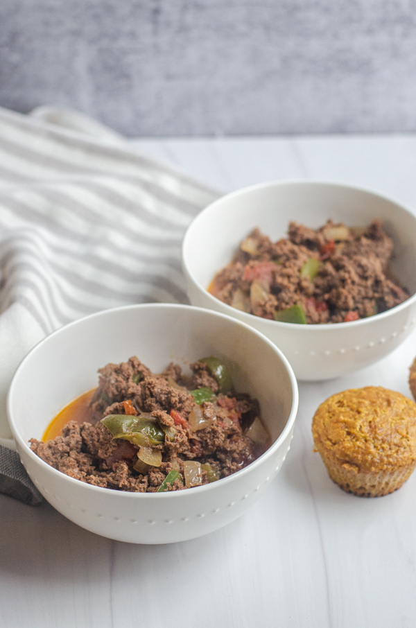 Looking for a quick dinner recipe? This easy keto instant pot chili is delicious, simple and ready in less than 20 minutes! Paleo, low-carb.