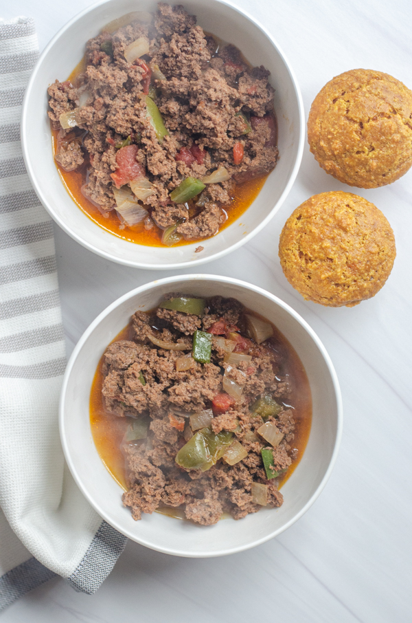 Looking for a quick dinner recipe? This easy keto instant pot chili is delicious, simple and ready in less than 20 minutes! Paleo, low-carb.