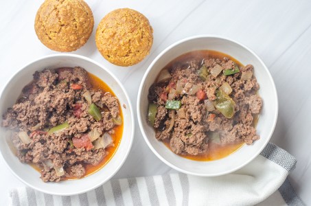 Looking for a quick dinner recipe? This easy keto instant pot chili is delicious, simple and ready in less than 20 minutes! Paleo, low-carb.