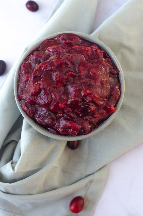 This easy homemade cranberry sauce is perfect for the holiday season! Thanksgiving, Christmas, or whenever the cravings strike! Paleo, low-carb, keto, sugar-free. 