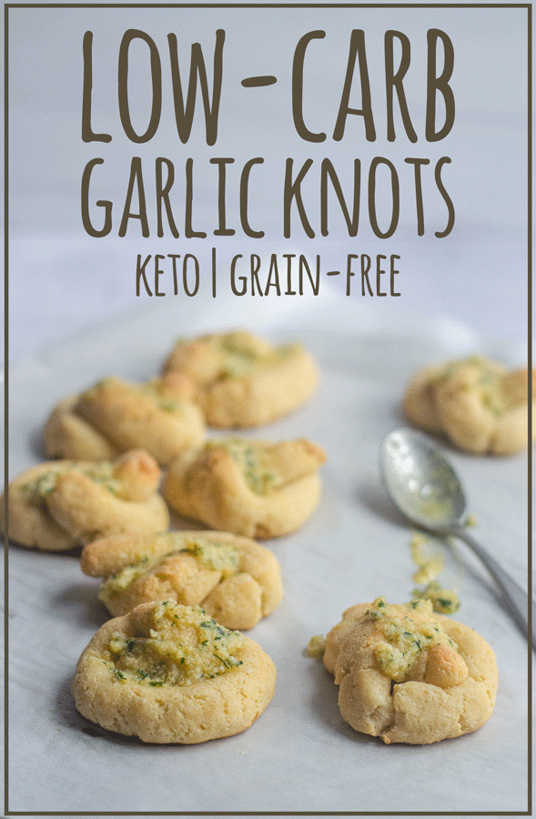 In love with Italian food while eating keto? These low-carb garlic knots will satisfy your cravings! Gluten-free, grain-free, dairy-free. 