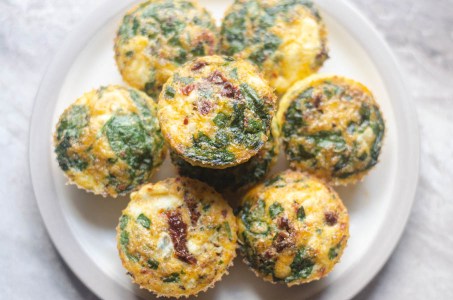 These Mediterranean egg cups are the perfect breakfast for busy mornings. You can make it ahead on the weekends and enjoy them throughout the entire week! Keto, grain-free. 