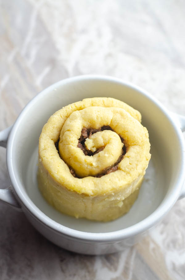 Looking for a delicious dessert, but don't want to make an entire pan of cinnamon rolls? This microwave cinnamon roll for one is ready in 5 minutes! Low-carb, gluten-free.