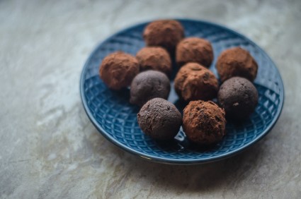 If you give these peppermint chocolate truffle bites a try, please let me know what you think in the comments below. Also be sure to follow me on Facebook and Pinterest so you don't miss a recipe!