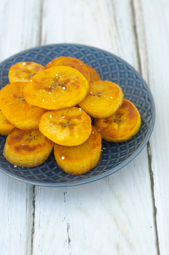 Are you a fan of plantains? Did you know they are incredibly easy to make yourself? These sweet and salty plantains take just a few minutes! Whole30, vegan, paleo, gluten-free, grain-free. 