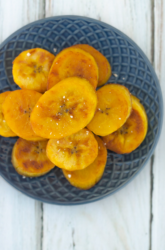 Are you a fan of plantains? Did you know they are incredibly easy to make yourself? These sweet and salty plantains take just a few minutes! Whole30, vegan, paleo, gluten-free, grain-free.