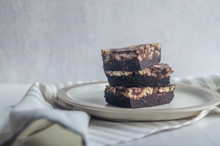 A simple dessert, these quick and easy keto cheesecake brownies do not disappoint! Low-carb, gluten-free.