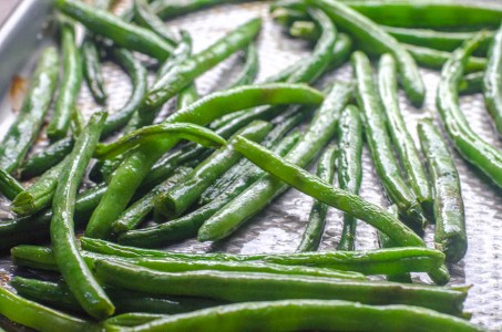 These roasted garlic green beans are incredibly flavorful and gourmet, but also incredibly simple to make! Low-carb, Paleo, Whole30, vegan.