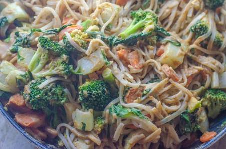 Looking for a delicious dinner the entire family will love? This veggie-packed spring roll pasta is incredible! Gluten-free, vegan, dairy-free.