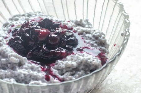 A super-tasty breakfast, this vanilla chia pudding with blueberry sauce is fun and easy to make! Low-carb, Paleo, Whole30, vegan.